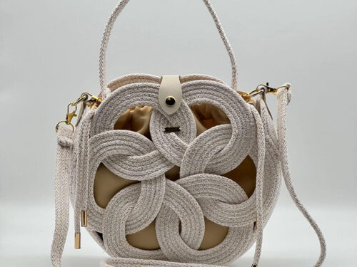 Fehér színű, arany szálakkal díszített EVA Eternity limitált designer női táska egymásba fonódó karika mintával a NADRI Bags kollekcióból.