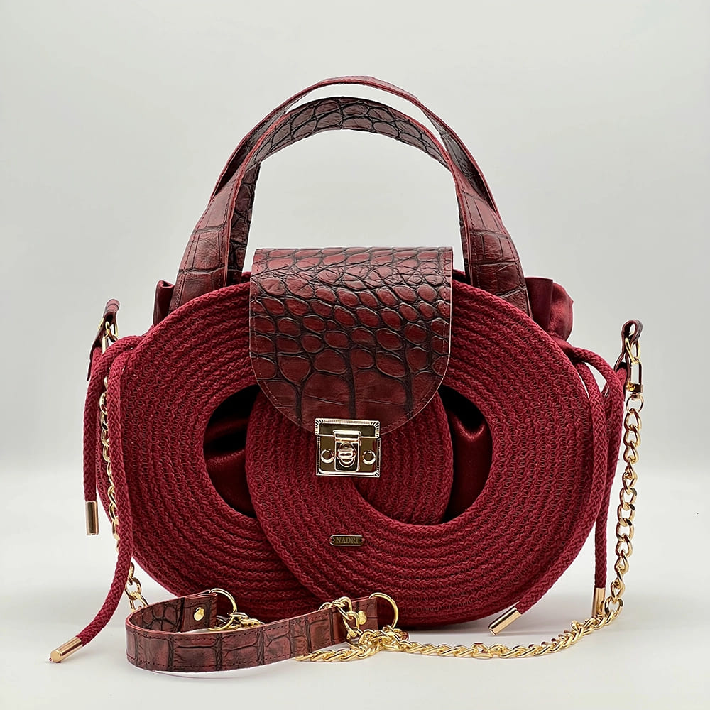 Börvörös színű EVA Infinity limitált designer női táska egymásba fonódó karika mintával a NADRI Bags kollekcióból.