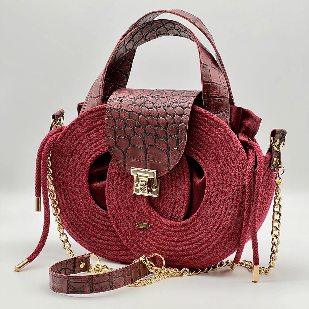 Börvörös színű EVA Infinity limitált designer női táska egymásba fonódó karika mintával a NADRI Bags kollekcióból.