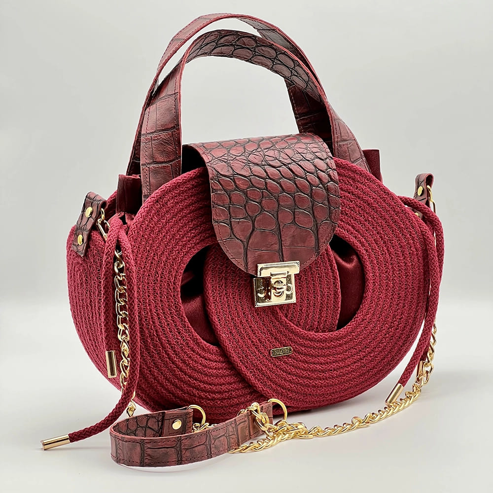 Börvörös színű EVA Infinity limitált designer női táska egymásba fonódó karika mintával a NADRI Bags kollekcióból.
