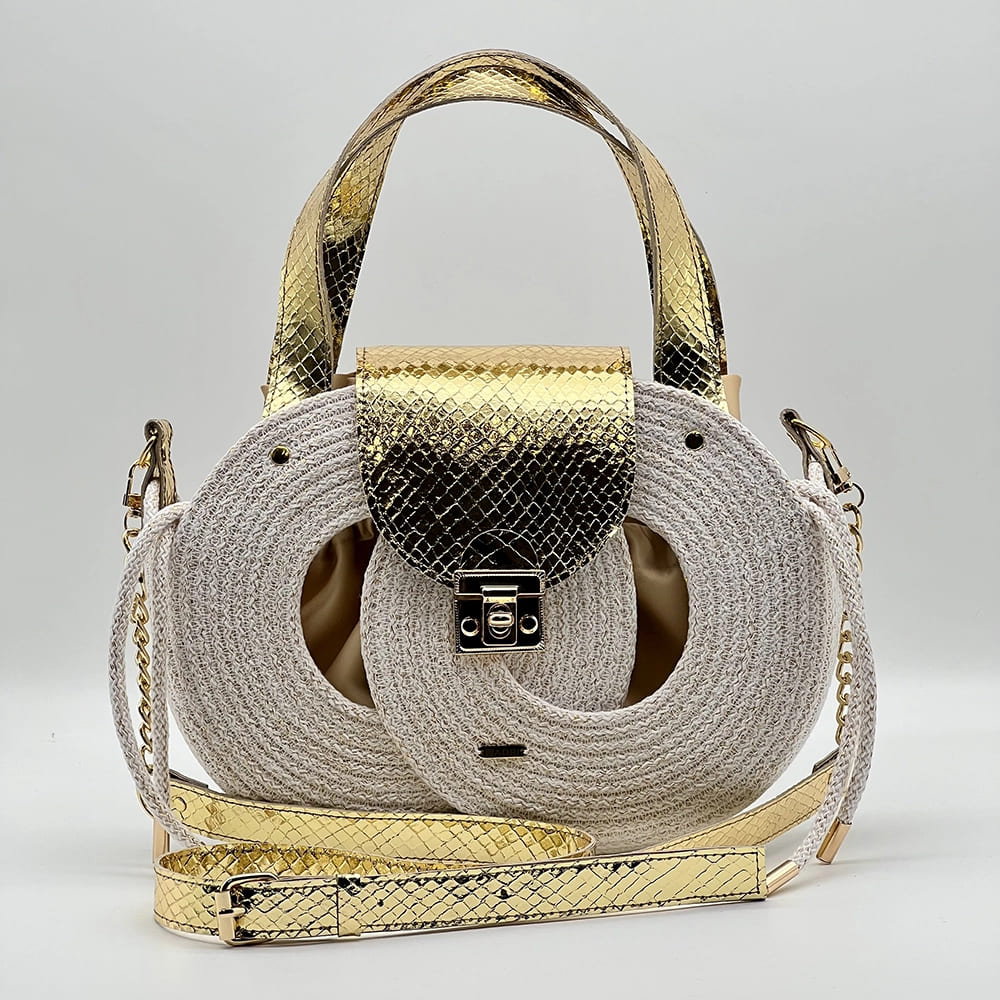 Fehér színű, arany szálakkal díszített EVA Infinity limitált designer női táska egymásba fonódó karika mintával és valódi bőr kiegészítőkkel a NADRI Bags kollekcióból.