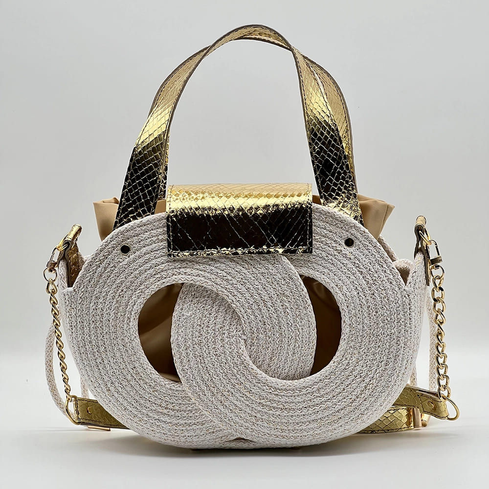 Fehér színű, arany szálakkal díszített EVA Infinity limitált designer női táska egymásba fonódó karika mintával és valódi bőr kiegészítőkkel a NADRI Bags kollekcióból.