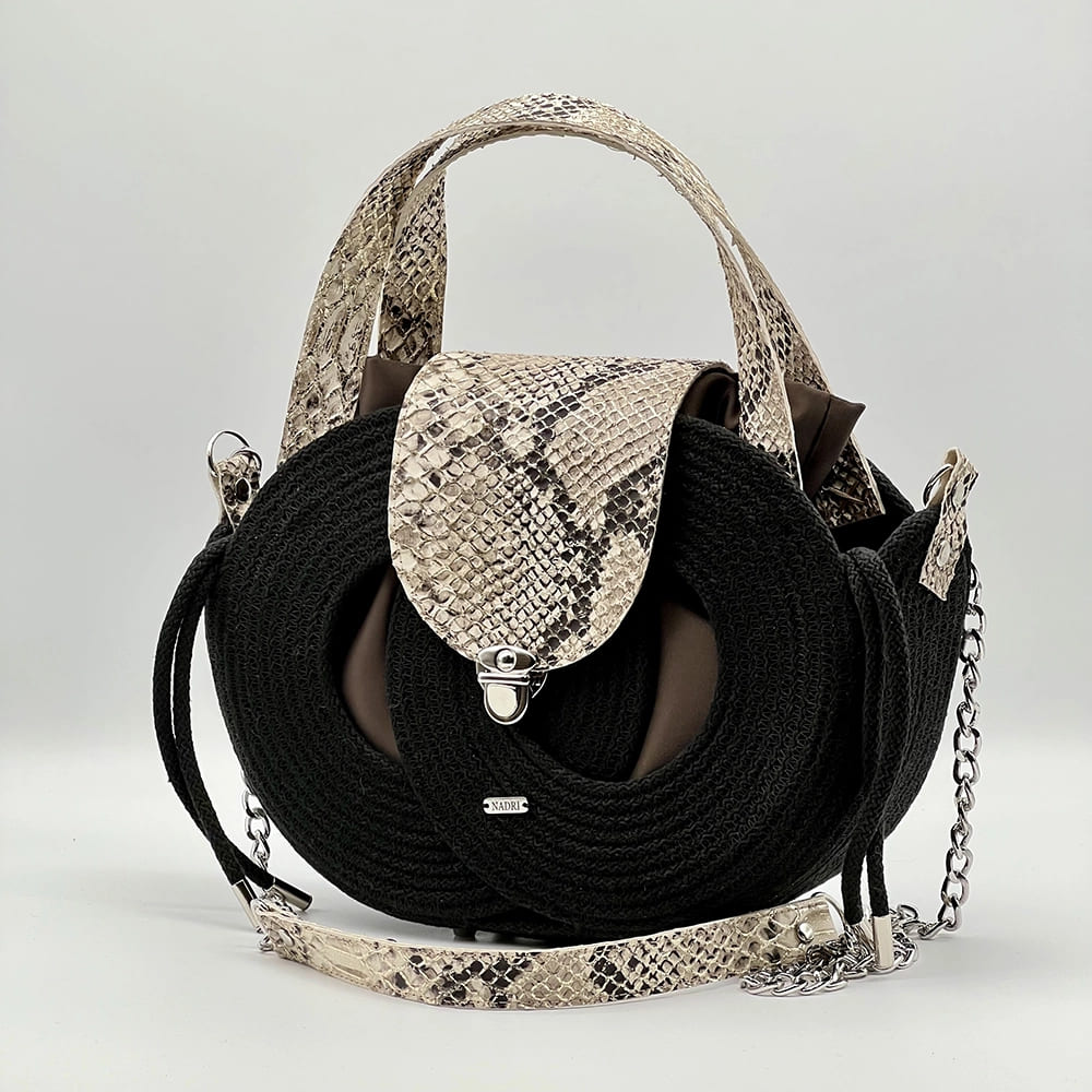Fekete színű EVA Infinity limitált designer női táska egymásba fonódó karika mintával és valódi bőr kiegészítőkkel a NADRI Bags kollekcióból.