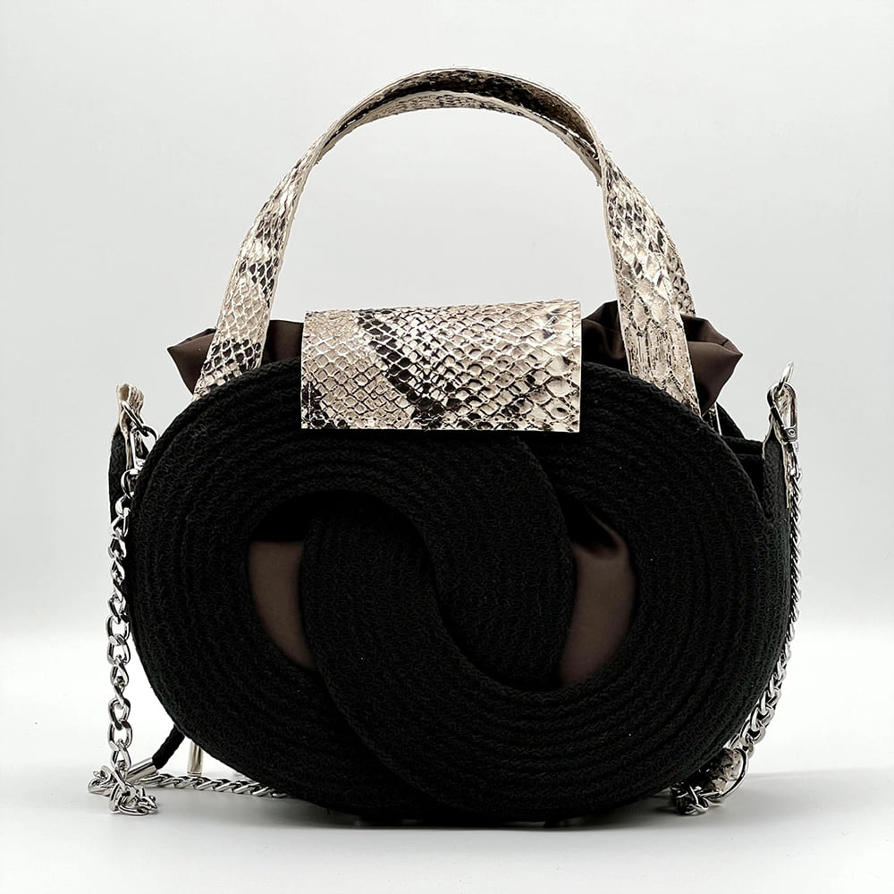 Fekete színű EVA Infinity limitált designer női táska egymásba fonódó karika mintával és valódi bőr kiegészítőkkel a NADRI Bags kollekcióból.