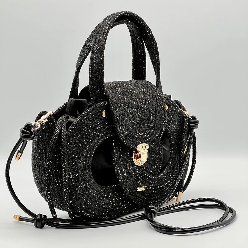 Fekete színű, arany szálakkal díszített EVA Infinity limitált designer női táska egymásba fonódó karika mintával a NADRI Bags kollekcióból.