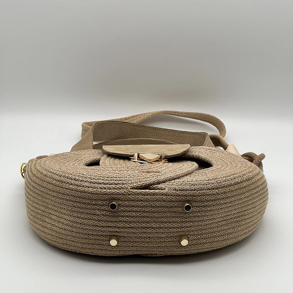 Bézs színű EVA Infinity limitált designer női táska egymásba fonódó karika mintával és valódi bőr kiegészítőkkel a NADRI Bags kollekcióból.