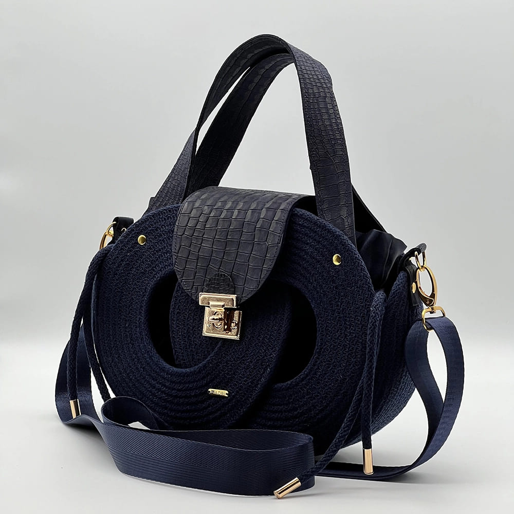 Tengerészkék EVA Infinity limitált designer női táska egymásba fonódó karika mintával és valódi bőr kiegészítőkkel a NADRI Bags kollekcióból.