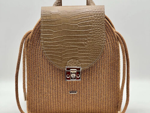 MONI Urban karamell barna elegáns női hátizsák, valódi bőr kiegészítőkkel a városi mindennapokra a NADRI Bags kollekcióból.