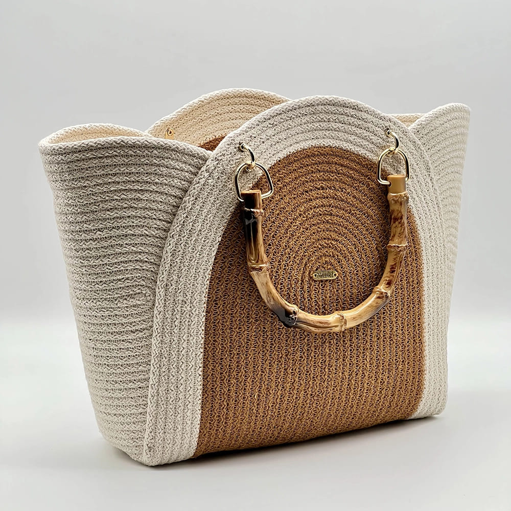 VICKY Style bézs színű, különleges, kényelmes és könnyen kombinálható egyedi táska a NADRI Bags kollekcióból.