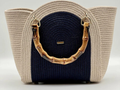 VICKY Style tengerészkék színű, különleges, kényelmes és könnyen kombinálható egyedi táska a NADRI Bags kollekcióból.