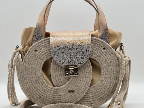 Bézs EVA Infinity limitált designer női táska egymásba fonódó karika mintával és valódi bőr kiegészítőkkel a NADRI Bags kollekcióból.