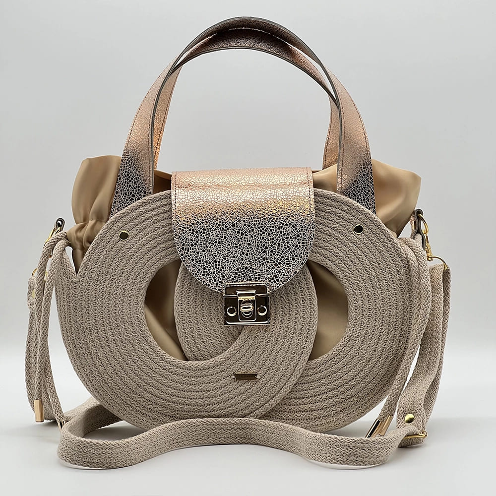 Bézs EVA Infinity limitált designer női táska egymásba fonódó karika mintával és valódi bőr kiegészítőkkel a NADRI Bags kollekcióból.