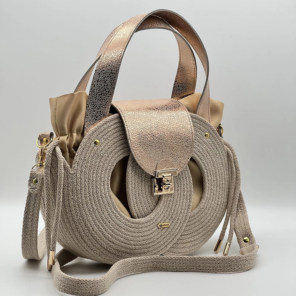 Bézs EVA Infinity limitált designer női táska egymásba fonódó karika mintával és valódi bőr kiegészítőkkel a NADRI Bags kollekcióból.