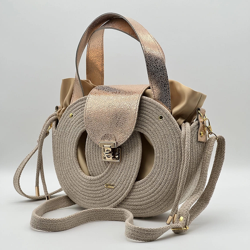 Bézs EVA Infinity limitált designer női táska egymásba fonódó karika mintával és valódi bőr kiegészítőkkel a NADRI Bags kollekcióból.