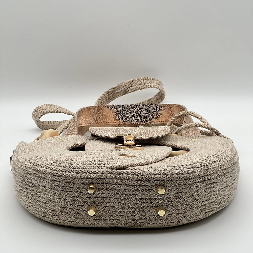 Bézs EVA Infinity limitált designer női táska egymásba fonódó karika mintával és valódi bőr kiegészítőkkel a NADRI Bags kollekcióból.