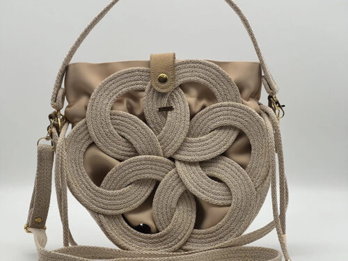Bézs színű, arany szálakkal díszített EVA Eternity limitált designer női táska egymásba fonódó karika mintával a NADRI Bags kollekcióból.