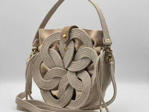 Bézs színű, arany szálakkal díszített EVA Eternity limitált designer női táska egymásba fonódó karika mintával a NADRI Bags kollekcióból.