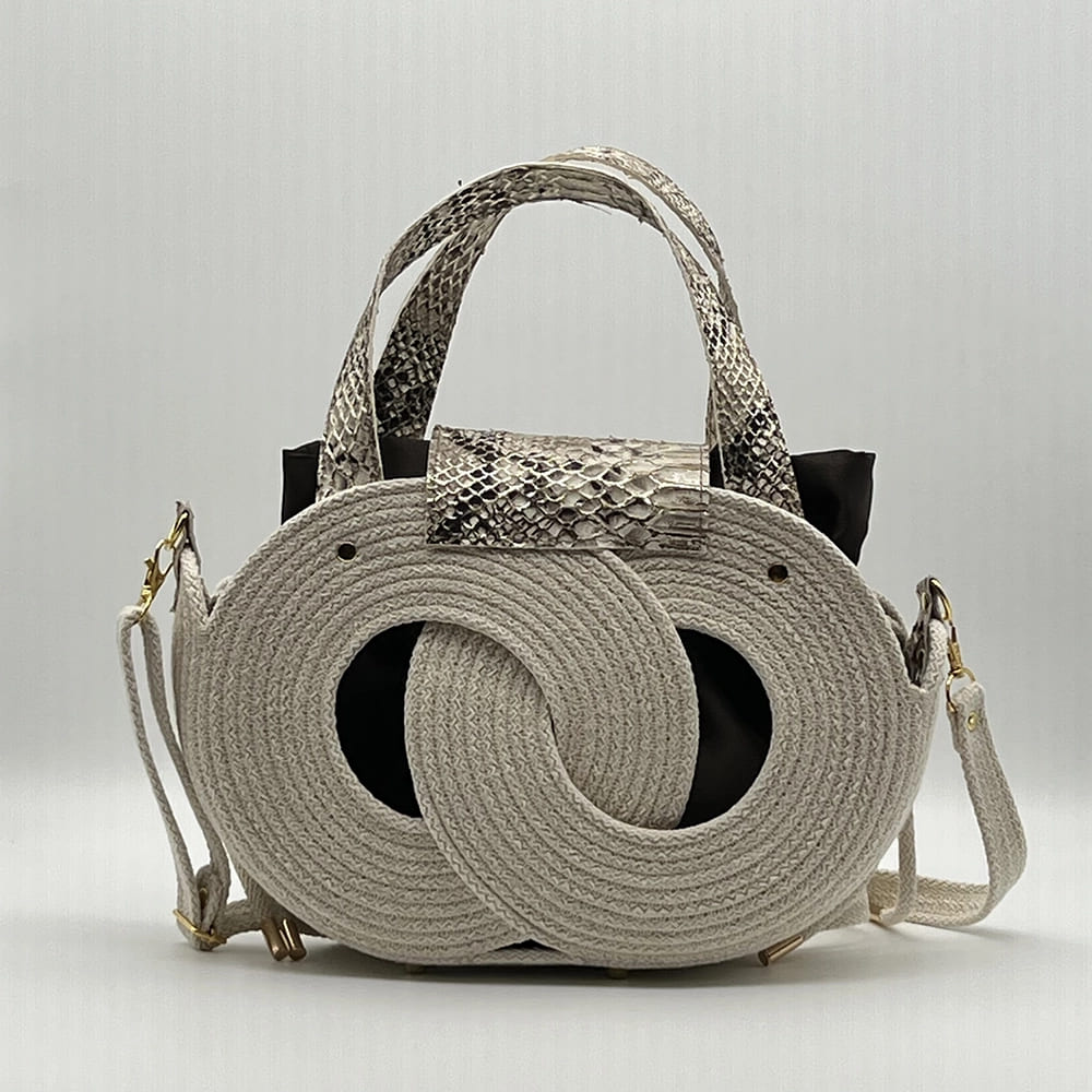 Natúr színű EVA Infinity limitált designer női táska egymásba fonódó karika mintával és valódi bőr kiegészítőkkel a NADRI Bags kollekcióból.