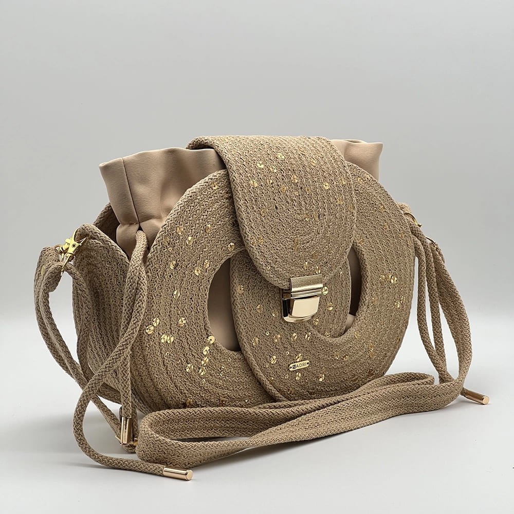 Bézs színű, flitterekkel díszített EVA Infinity limitált designer női táska egymásba fonódó karika mintával a NADRI Bags kollekcióból.